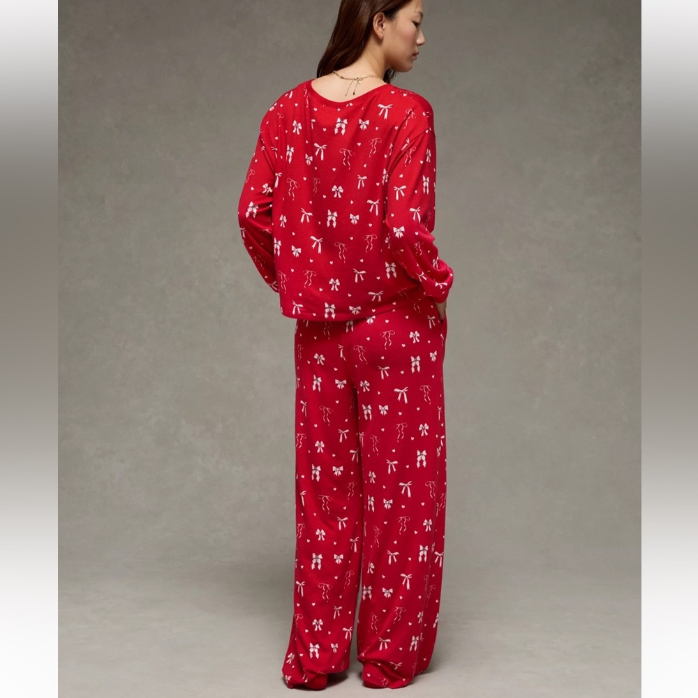 AE Luxe Plush Long-Sleeve & Pant PJ Set - Picture 2 of 10